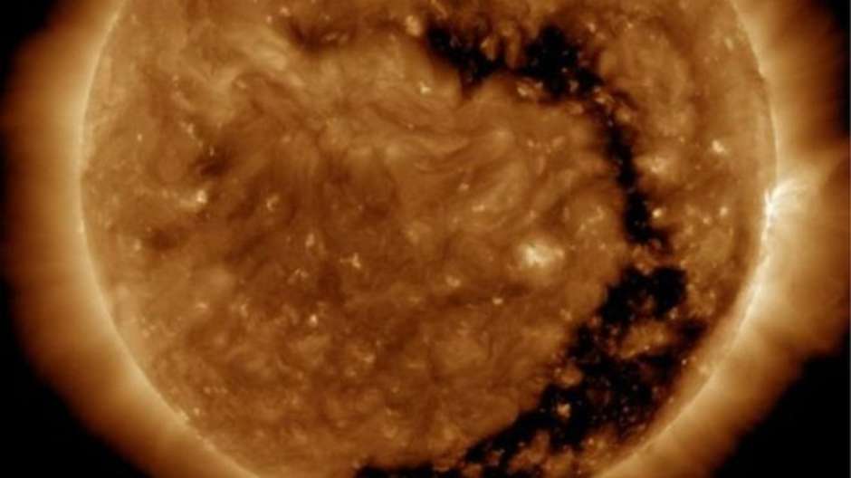 O tamanho do buraco coronal é 'substancial', afirma a agência espacial americana Foto: Laboratório de Dinâmica Solar da Nasa